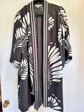 Chico's Tie-Front Long Kimono Black & White Abstract Print Size 1 Medium